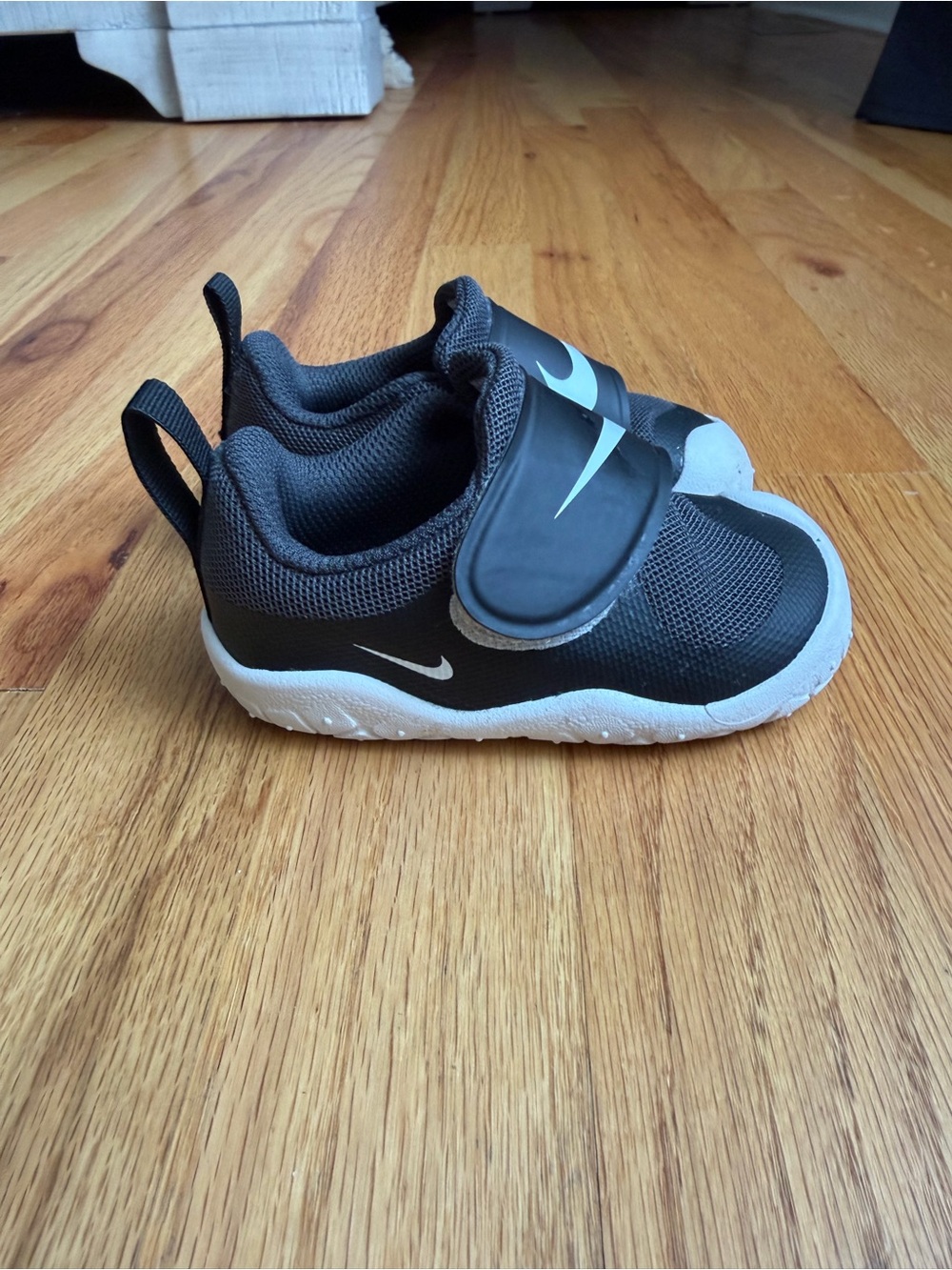 Nike Swoosh Sneakers sz 5c - Picture 3 of 11